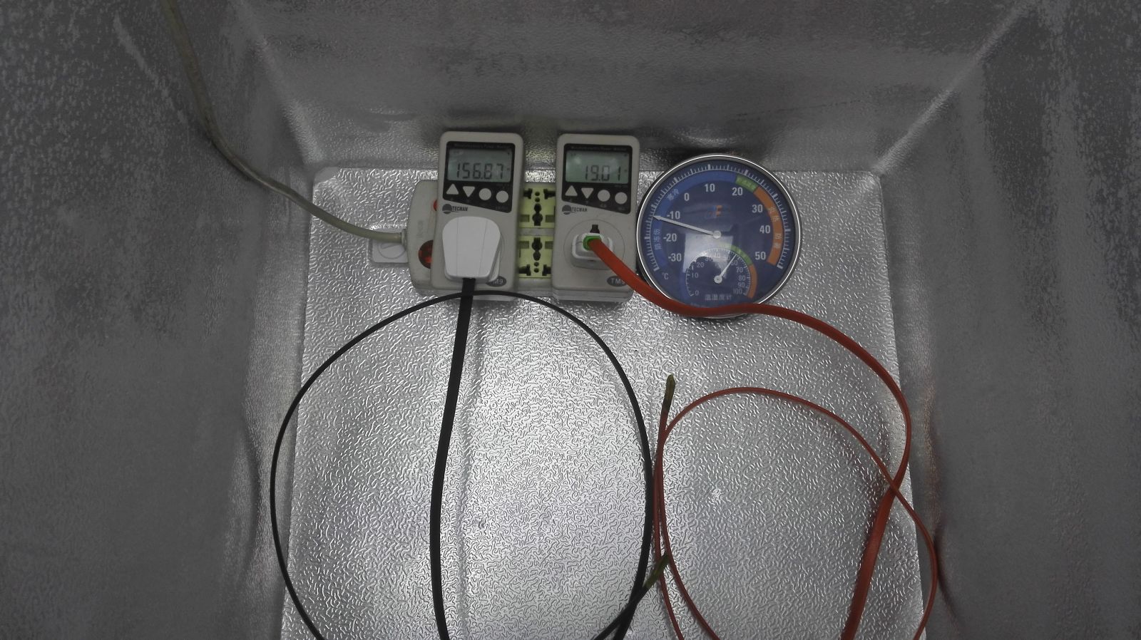 傳統(tǒng)自限溫電伴熱帶和太陽能專用電熱帶瞬間啟動(dòng)電流對比